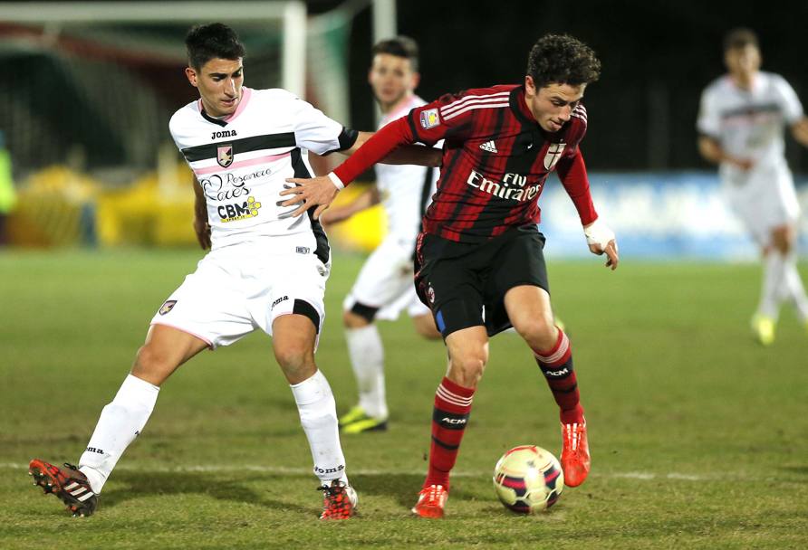 Davide Calabria, 18 anni, terzino destro del Milan Primavera, qui al Torneo di Viareggio: Inzaghi lo ha fatto debuttare in serie A in Atalanta-Milan, ultima giornata. Pegaso News